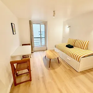 Charming Bright In Menilmontant Appartement